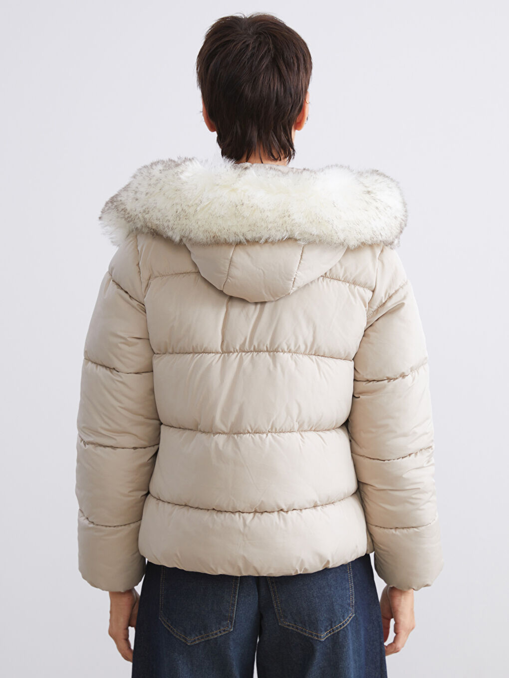 Ekru Kadın Kapüşonlu Düz Şişme Mont-10