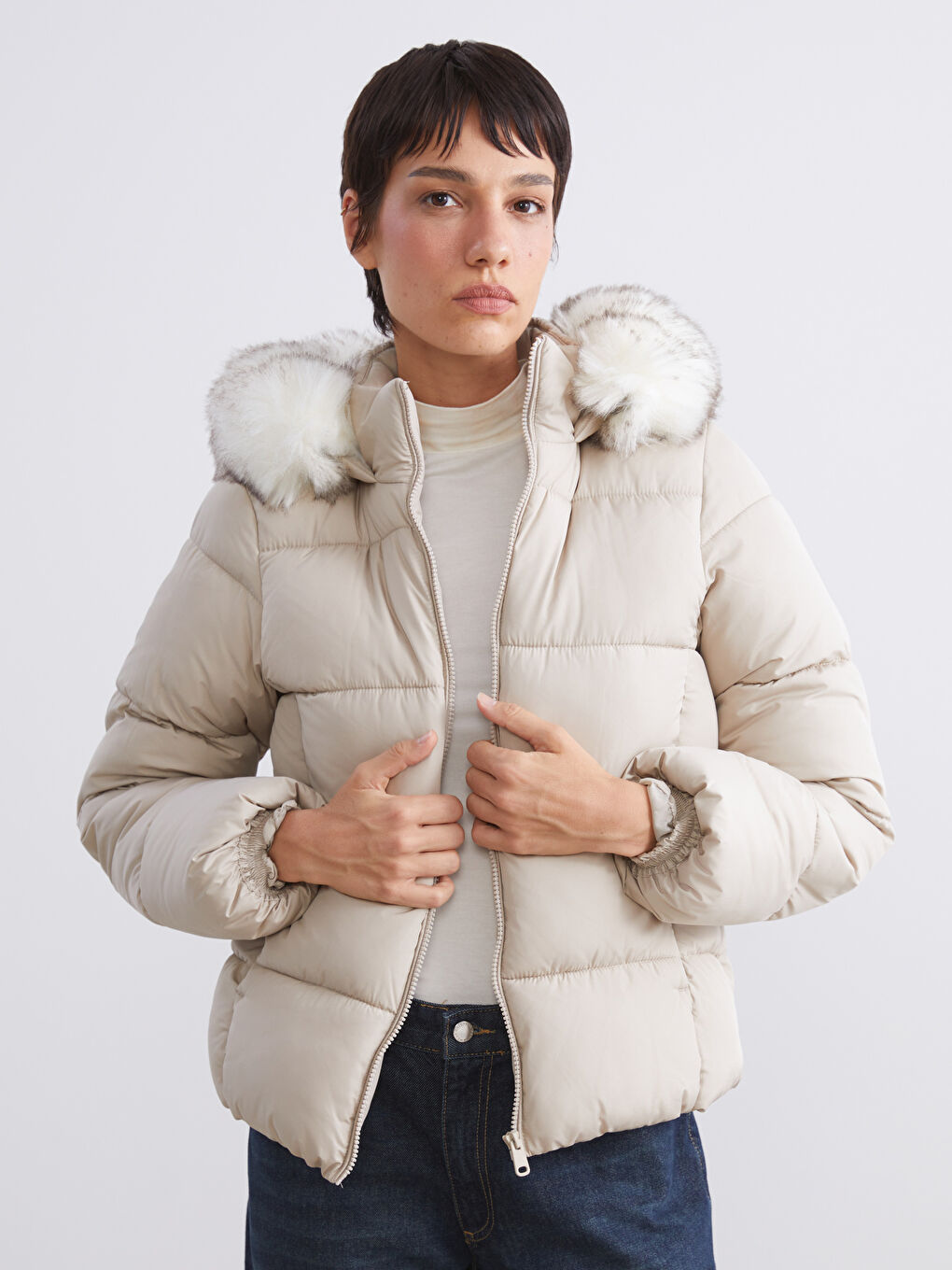 Ekru Kadın Kapüşonlu Düz Şişme Mont-1