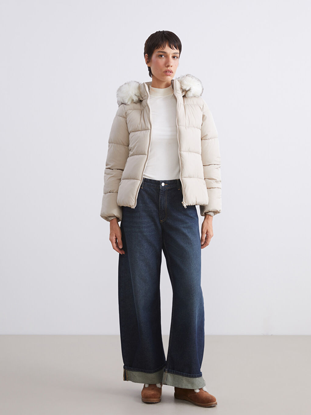 Ekru Kadın Kapüşonlu Düz Şişme Mont-2