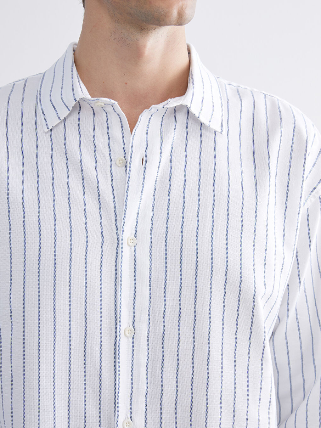 Beyaz Rahat Kalıp Uzun Kollu Çizgili Erkek Gömlek-2