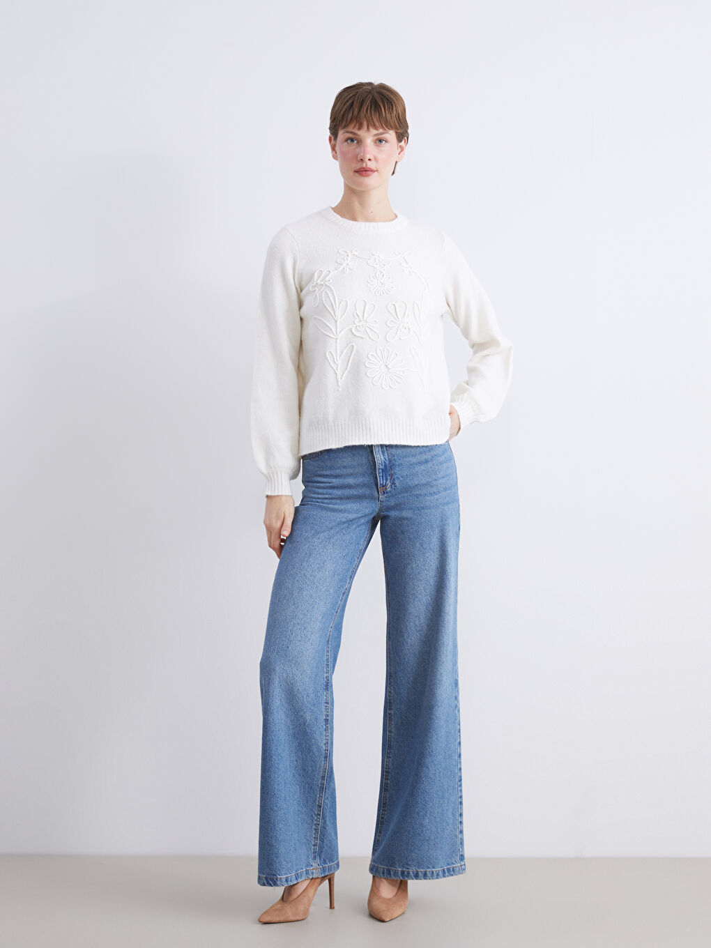 Crew Neck Embroidered Women's Knitwear Sweater-1