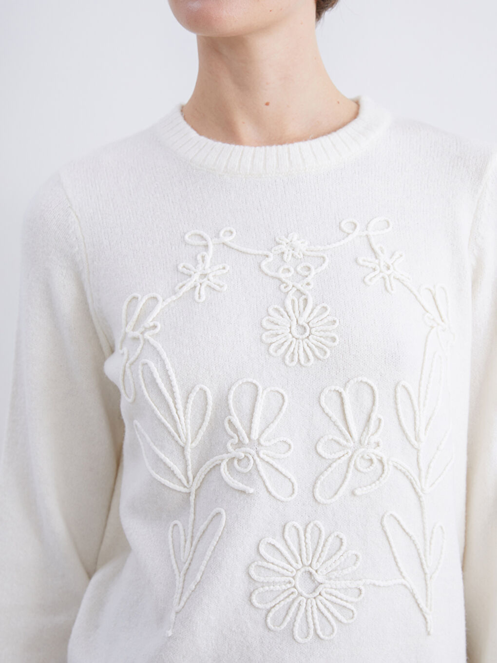 Crew Neck Embroidered Women's Knitwear Sweater-2