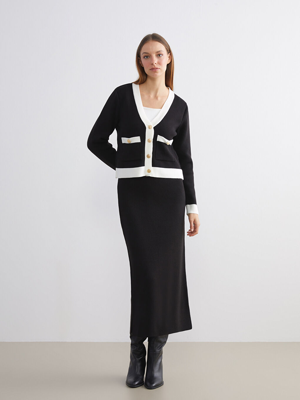 Siyah Beli Lastikli Yırtmaçlı Triko Etek