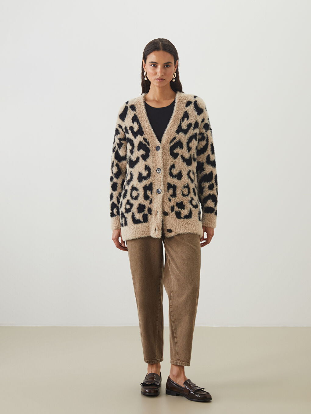 کاردیگان تریکۆی یاخەی V نەخشدار بۆ ژنان-1