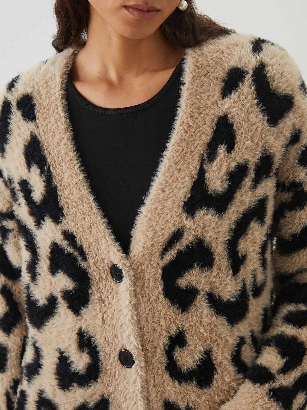 کاردیگان تریکۆی یاخەی V نەخشدار بۆ ژنان-2