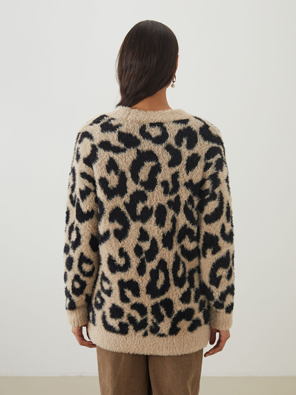 کاردیگان تریکۆی یاخەی V نەخشدار بۆ ژنان-3