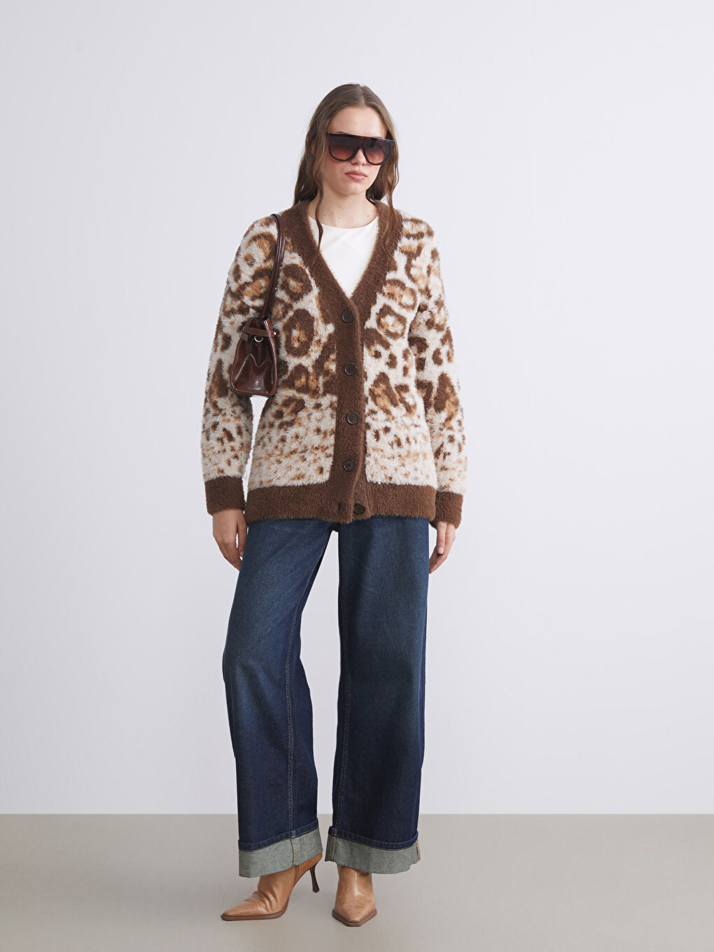 Bej V Yaka Desenli Kadın Triko Hırka-1