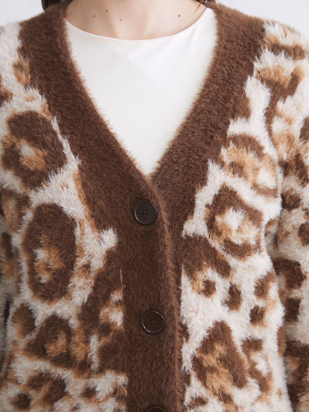 Bej V Yaka Desenli Kadın Triko Hırka-2