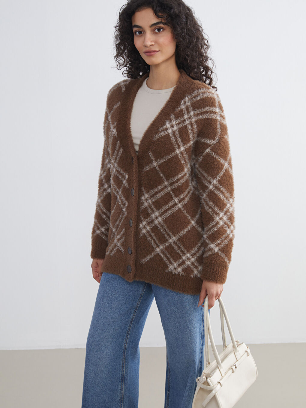 Kahverengi V Yaka Desenli Kadın Triko Hırka