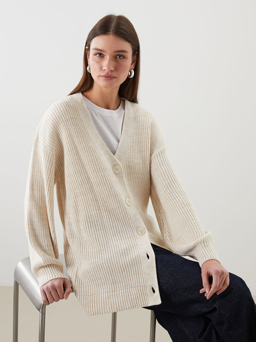 Ekru V Yaka Kadın Triko Hırka