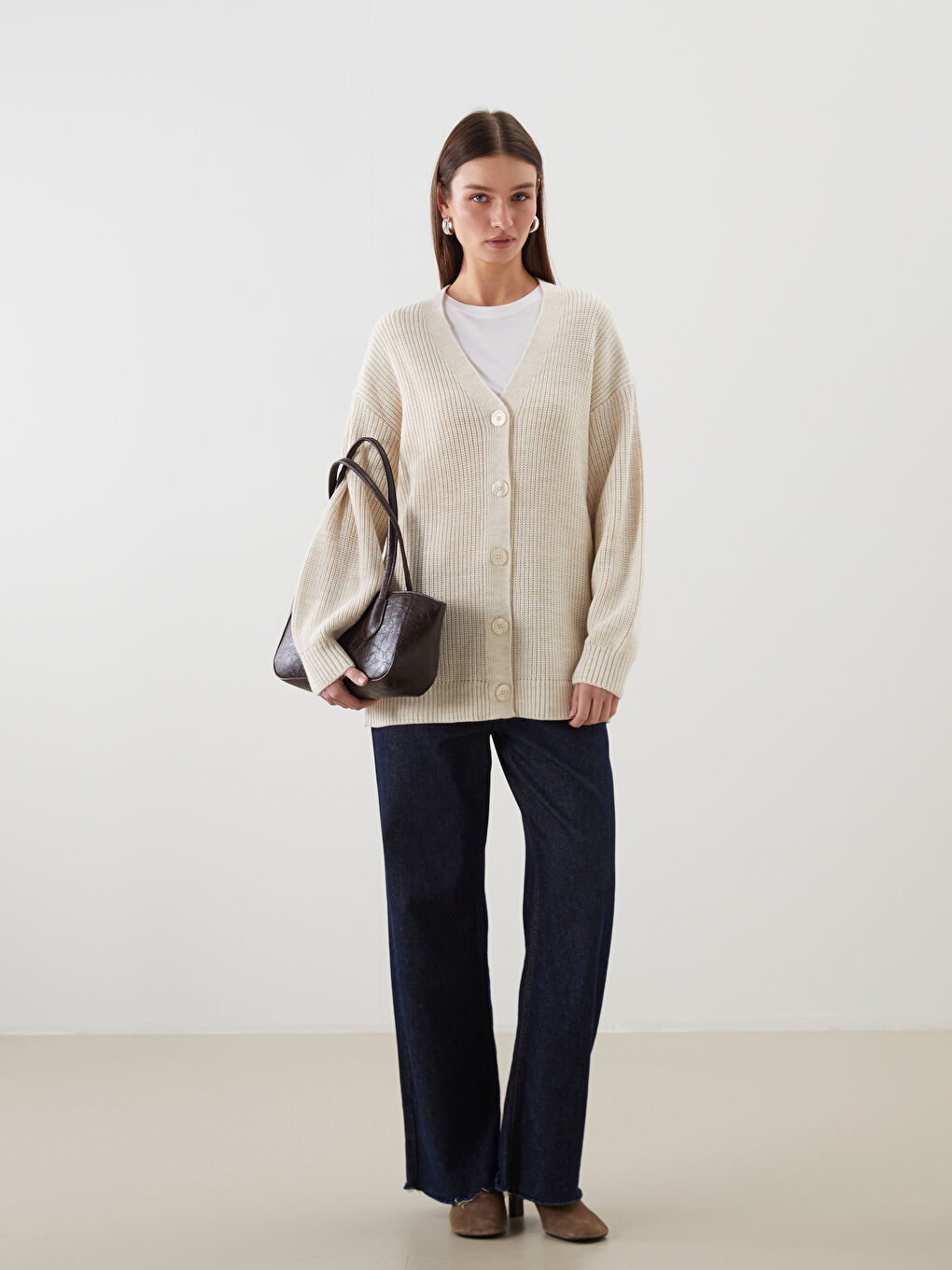 Ekru V Yaka Kadın Triko Hırka-1