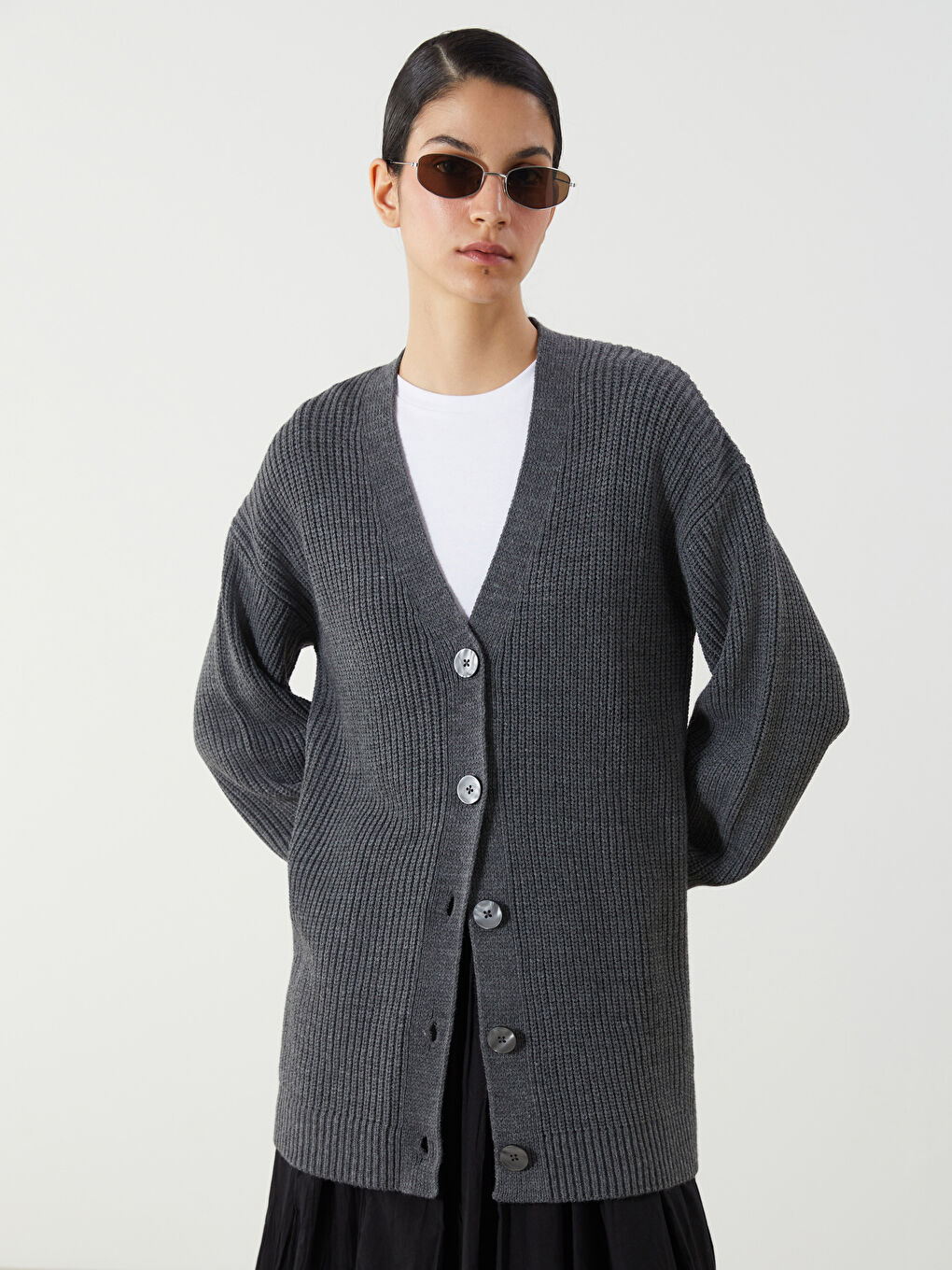 Gri V Yaka Kadın Triko Hırka