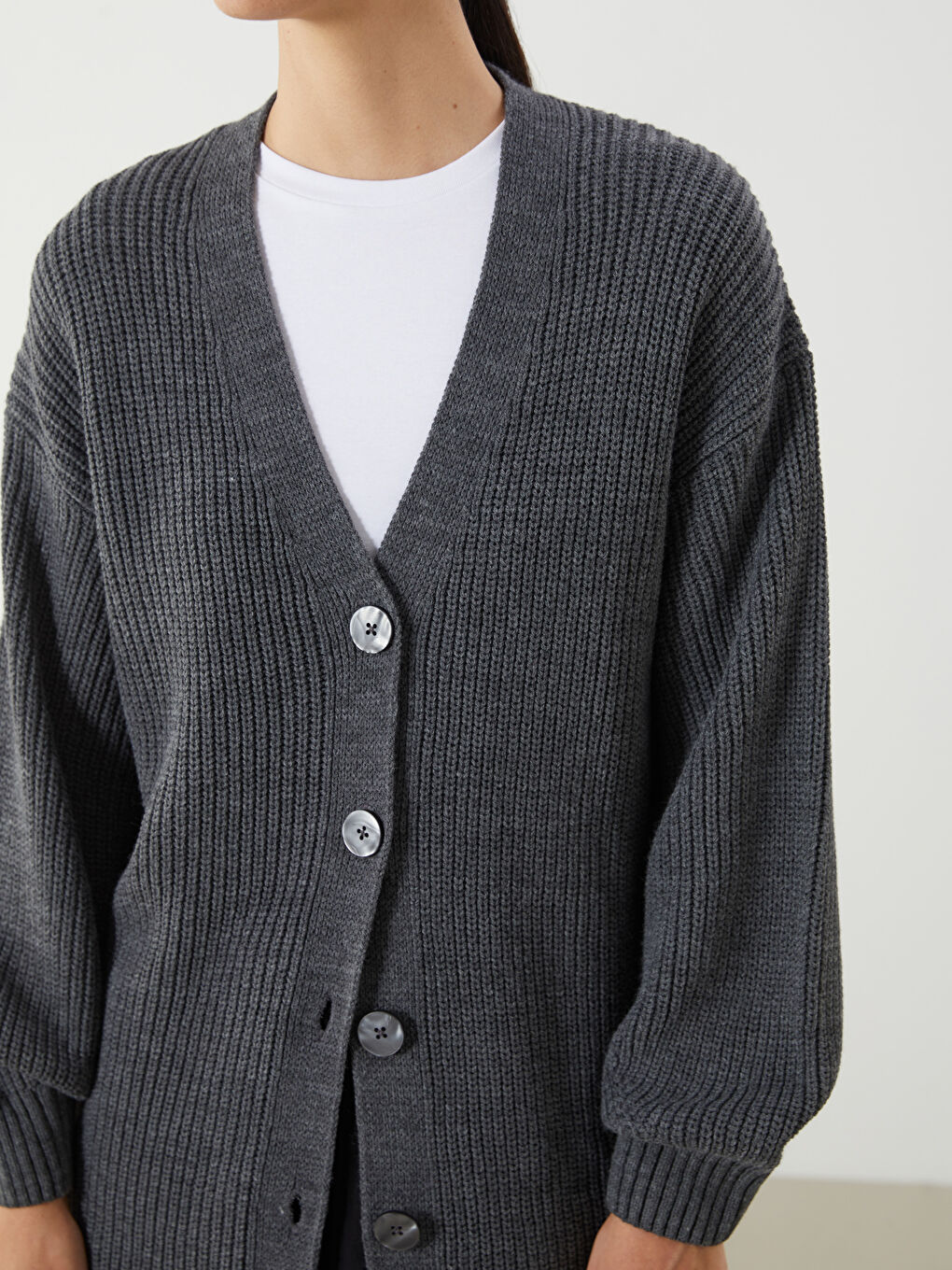 Gri V Yaka Kadın Triko Hırka-2