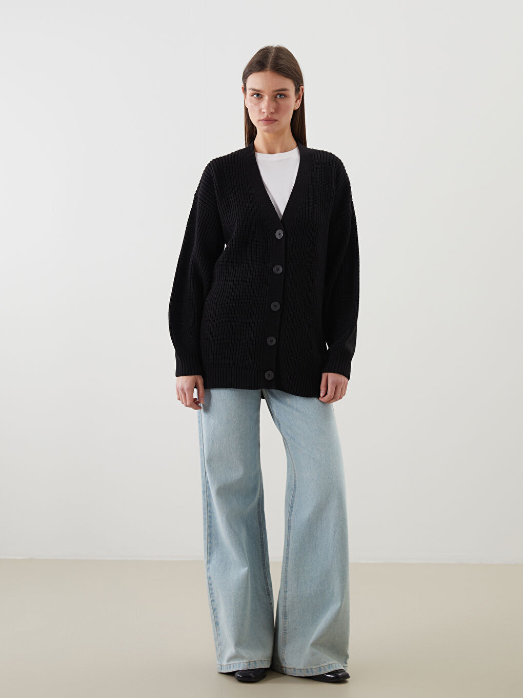 Siyah V Yaka Kadın Triko Hırka-1