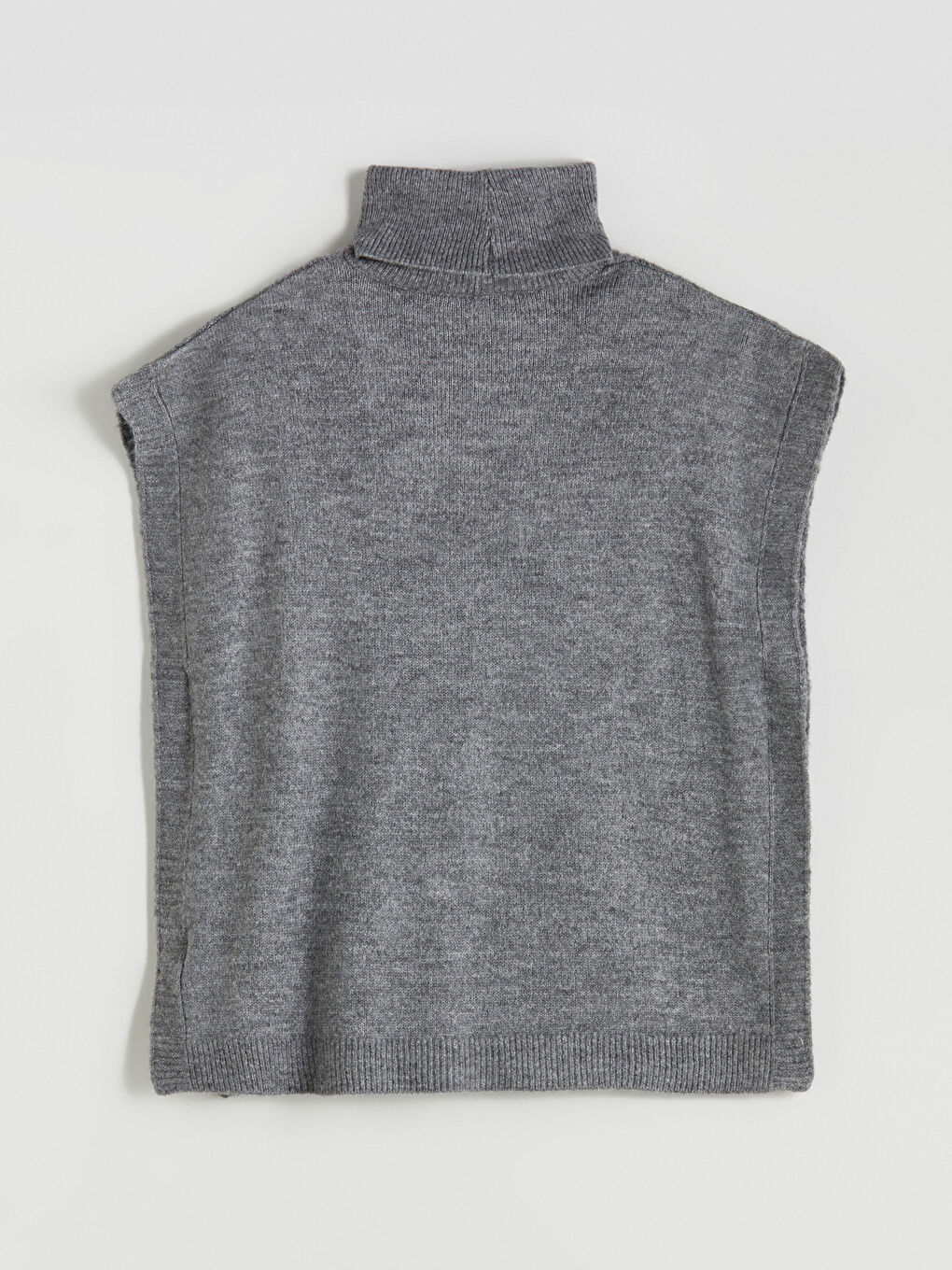 كنزة تريكو نسائية بياقة عالية مخرمة-5