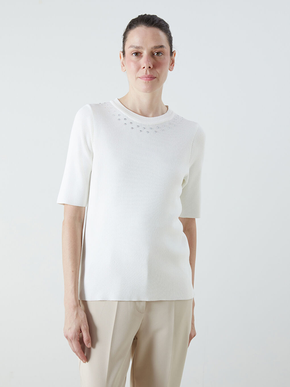 Ekru Bisiklet Yaka Taşlı Kadın Triko Kazak