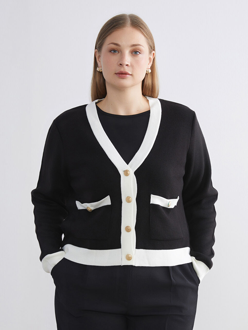 كارديجان تريكو نسائي بفتحة رقبة على شكل حرف V-1