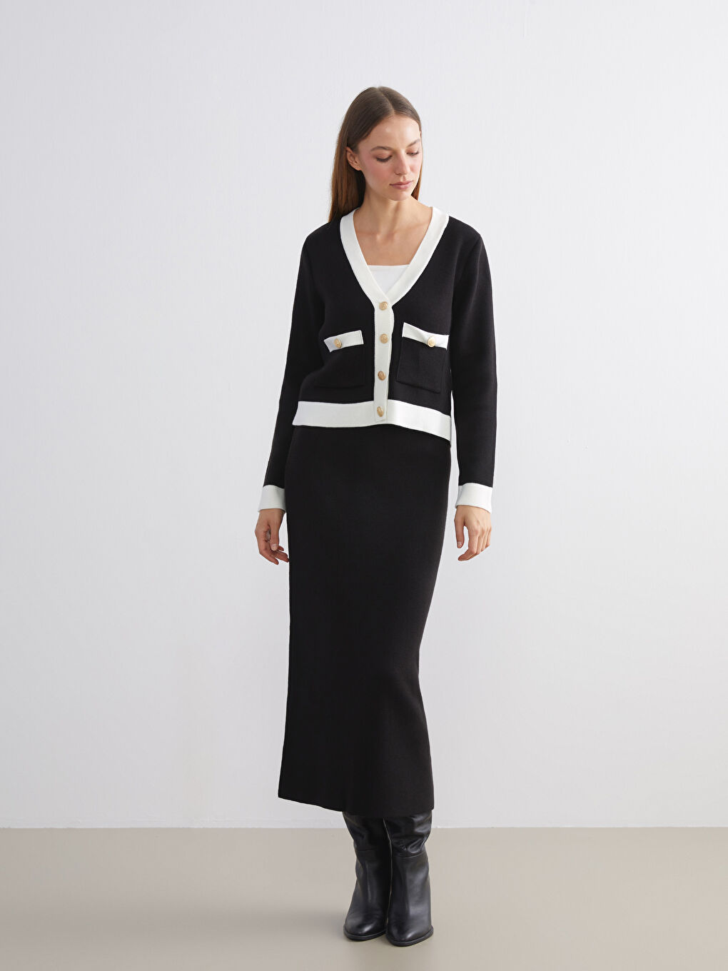 كارديجان تريكو نسائي بفتحة رقبة على شكل حرف V-2