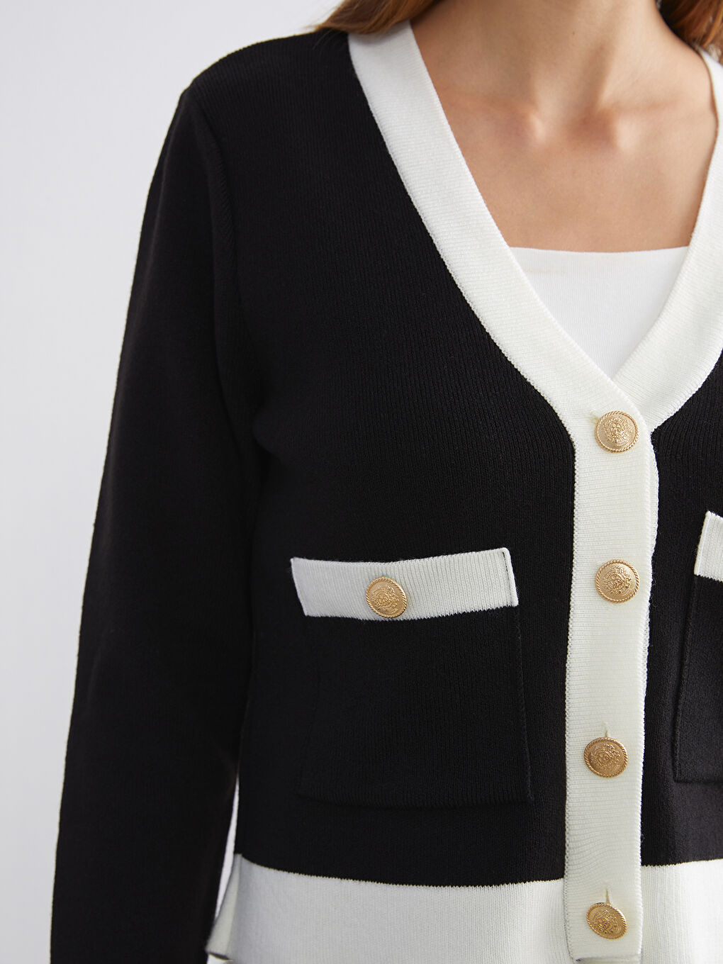 كارديجان تريكو نسائي بفتحة رقبة على شكل حرف V-3