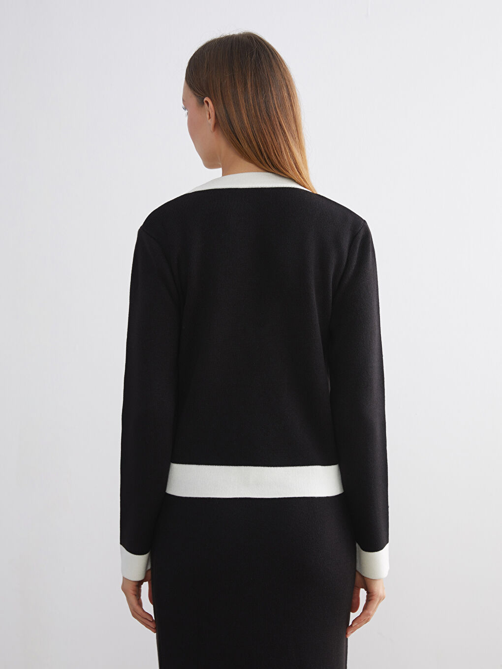 كارديجان تريكو نسائي بفتحة رقبة على شكل حرف V-4