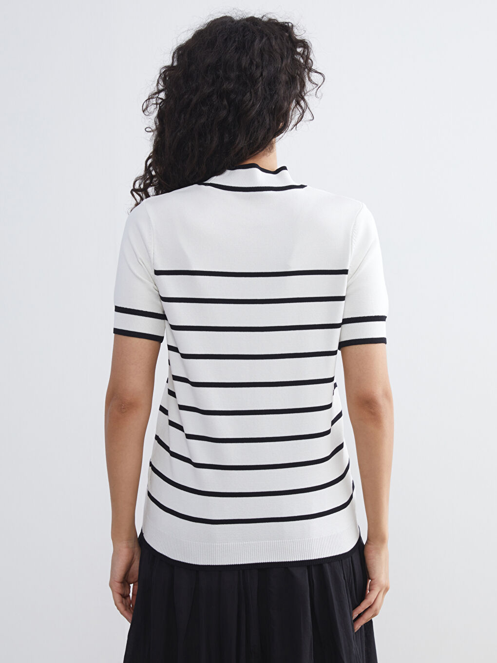 Siyah Dik Yaka Çizgili Kadın Triko Kazak-3