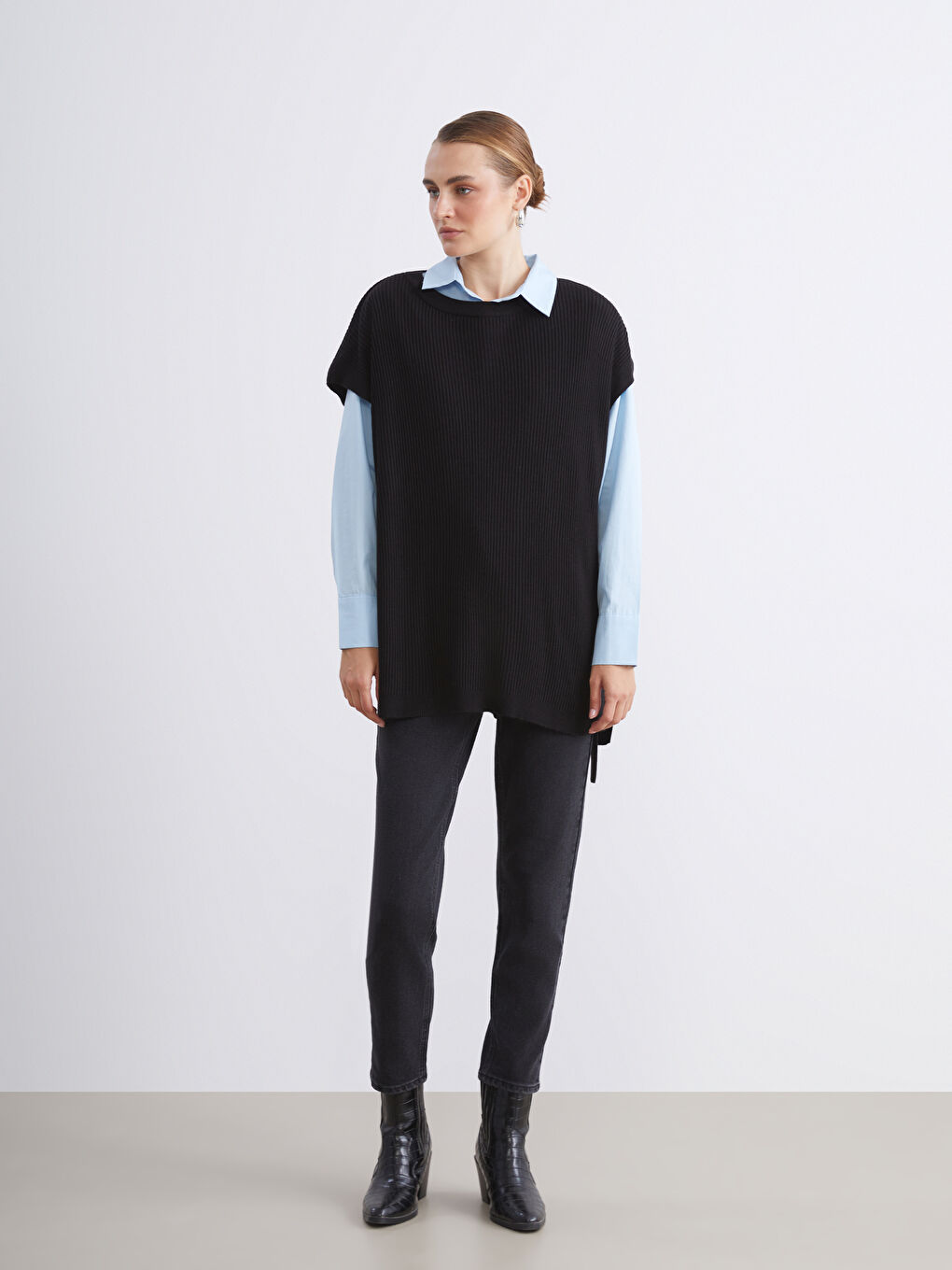 Crew Neck Women's Knitwear Sweater Vest-1