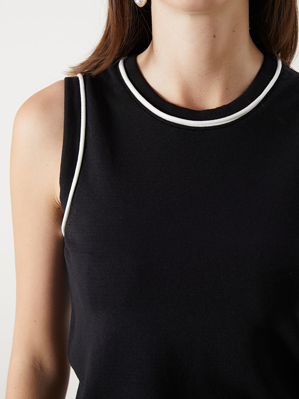 Siyah Bisiklet Yaka Kadın Triko Atlet-3