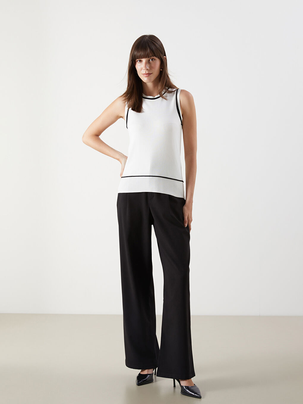 Ekru Bisiklet Yaka Kadın Triko Atlet-1