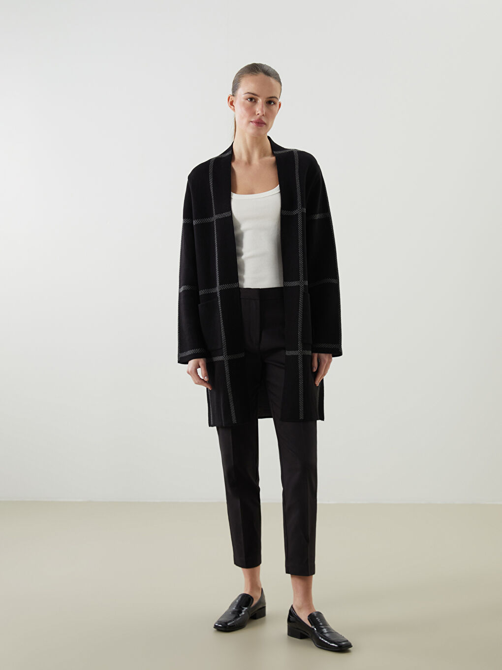 Siyah Şal Yaka Ekose Kadın Triko Hırka-2