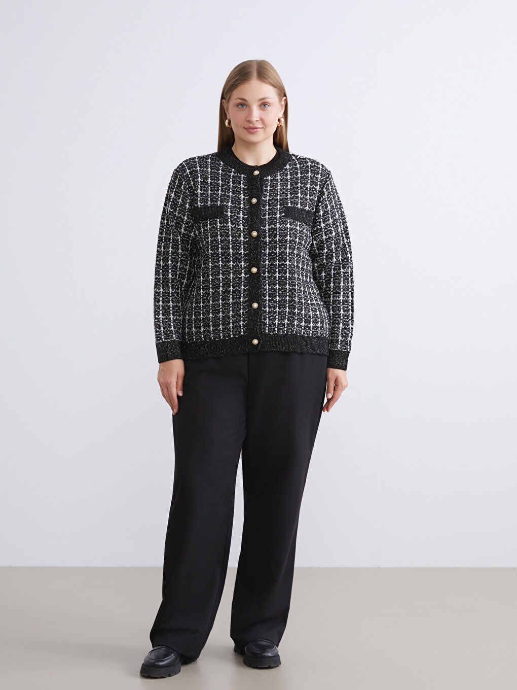 Siyah Bisiklet Yaka Desenli Kadın Triko Hırka-5