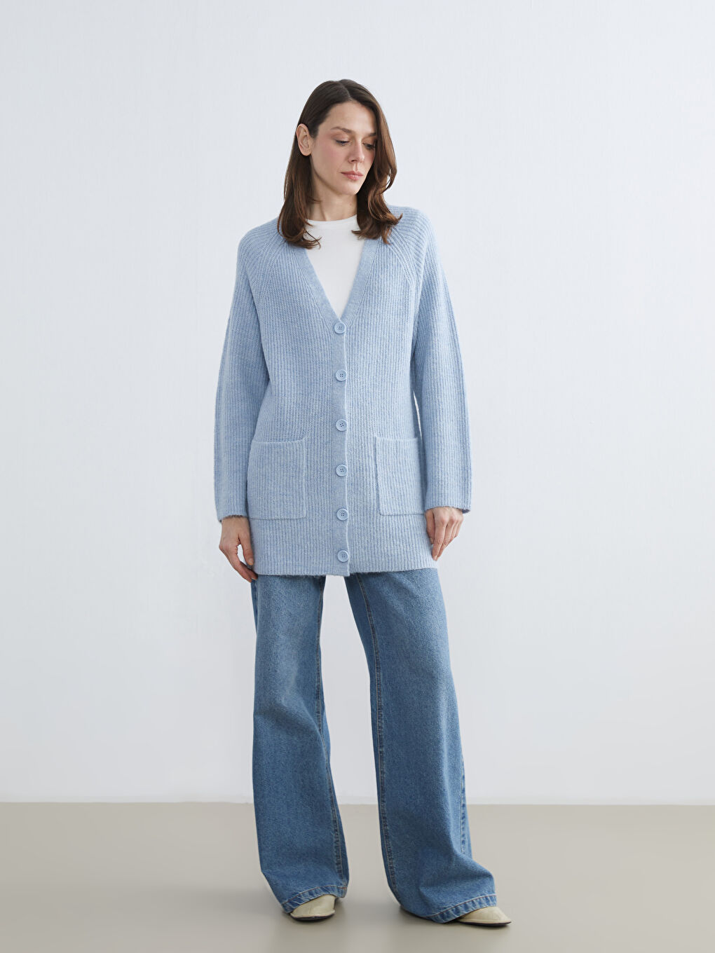 Женский трикотажный кардиган с v-образным вырезом-1