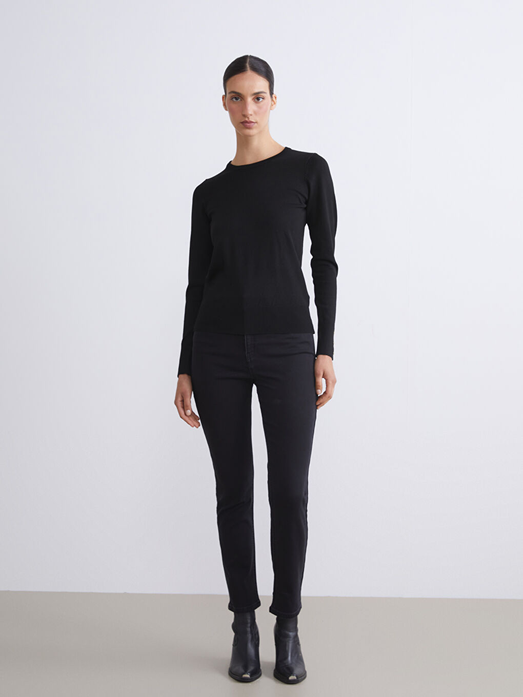 Siyah Bisiklet Yaka Kadın Triko Kazak-1