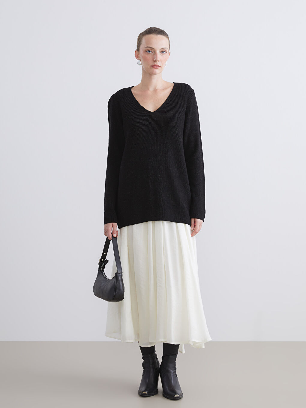 Siyah V Yaka Kadın Triko Kazak-1