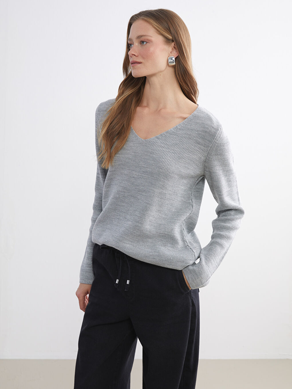 Gri V Yaka Kadın Triko Kazak