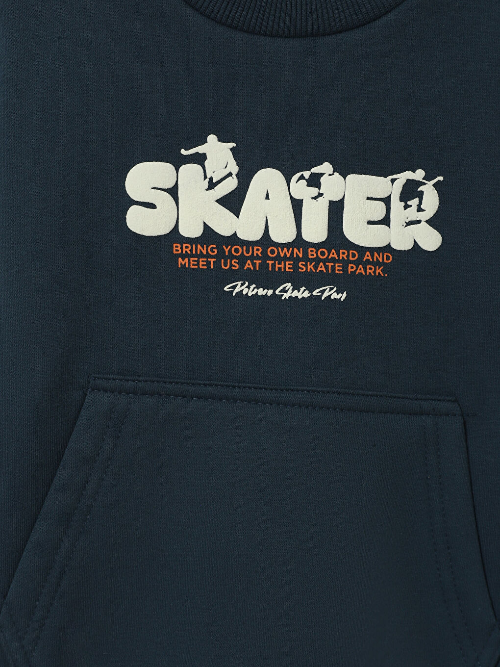 كنزة رياضية للأولاد بطبعة نصية-2