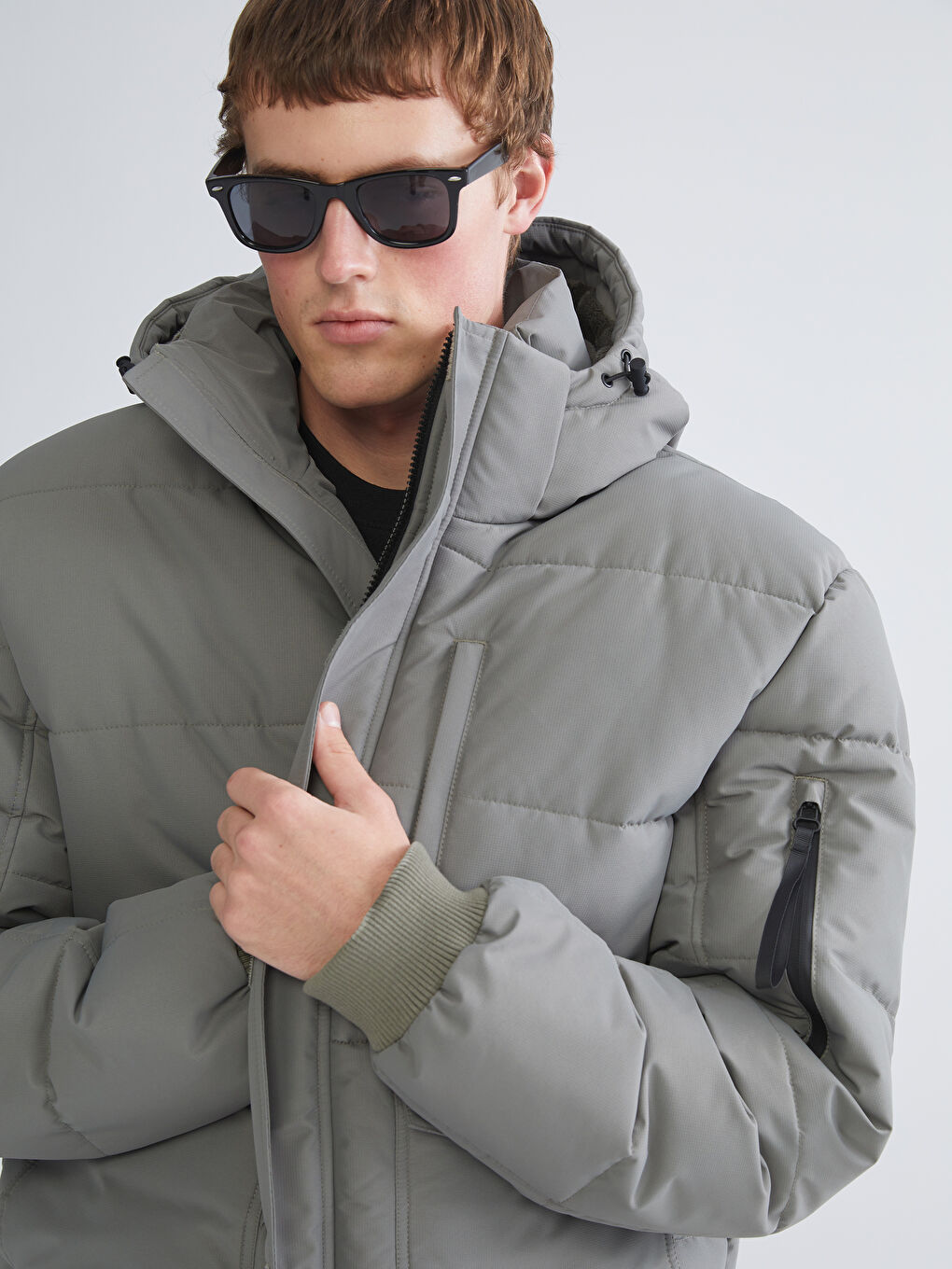 Ерлерге арналған стандартты пішім капюшонды пуховик пальто