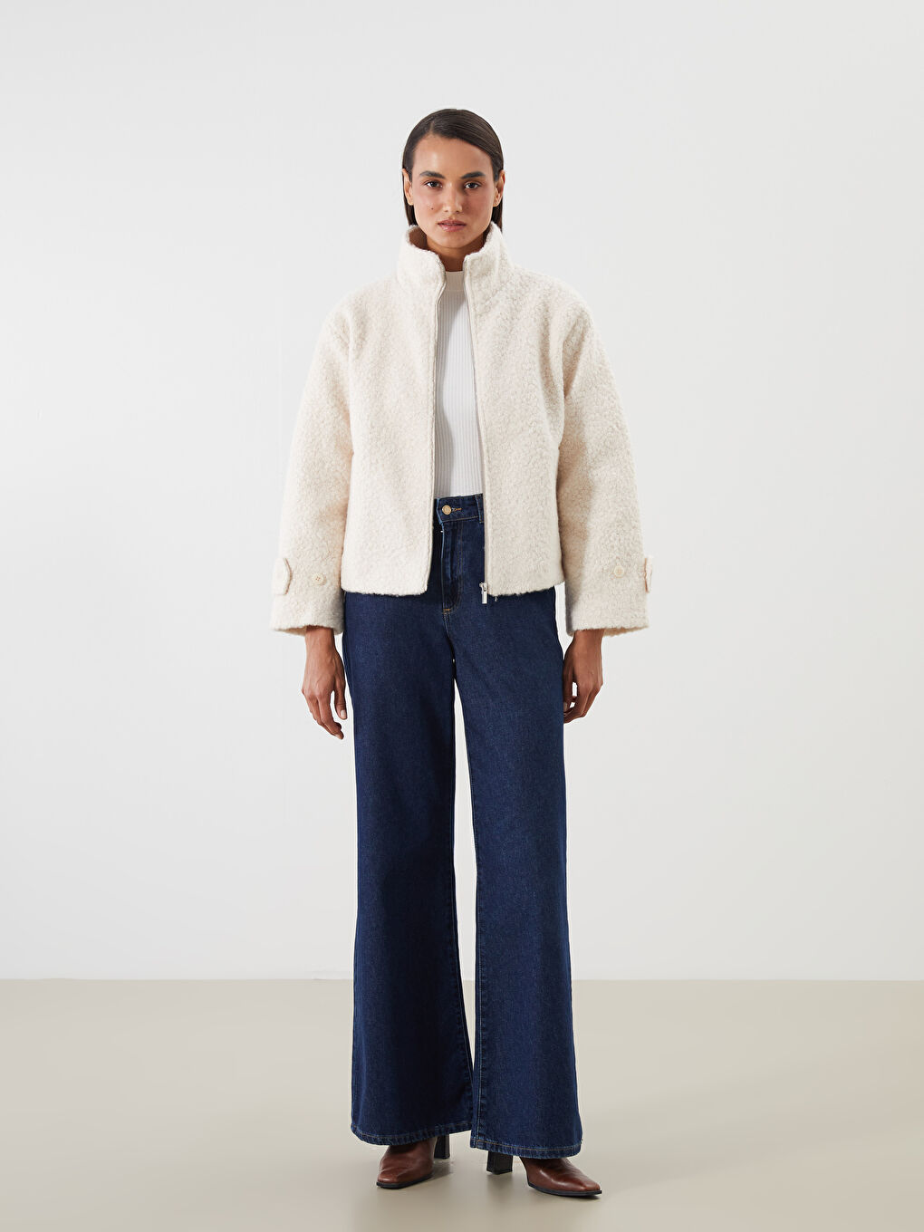 Ekru Dik Yaka Kadın Pelüş Mont-1