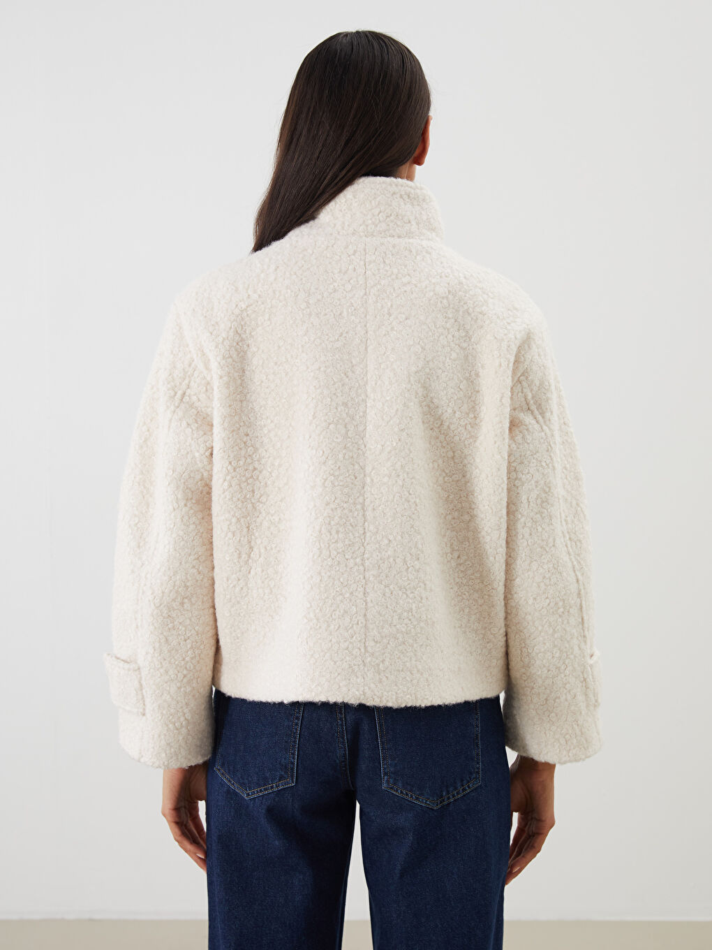 Ekru Dik Yaka Kadın Pelüş Mont-4