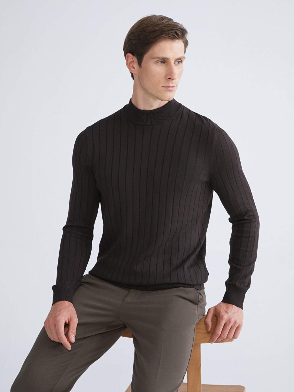 Kahverengi Yarım Balıkçı Yaka Erkek Triko Kazak-1