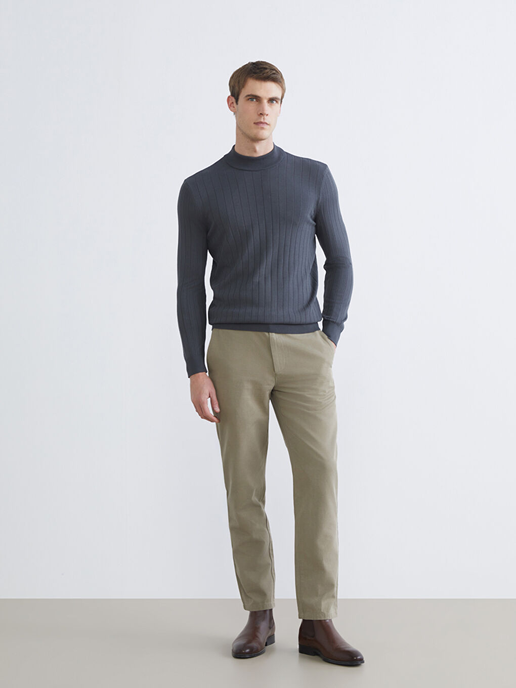 Ерлерге арналған жартылай биік жағалы трикотаж жемпір-1