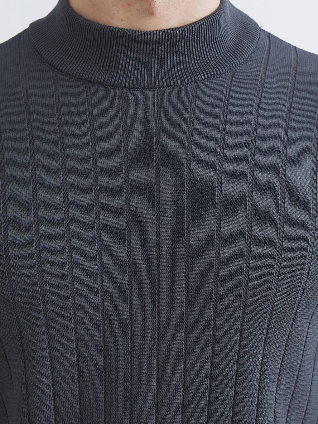 Ерлерге арналған жартылай биік жағалы трикотаж жемпір-2