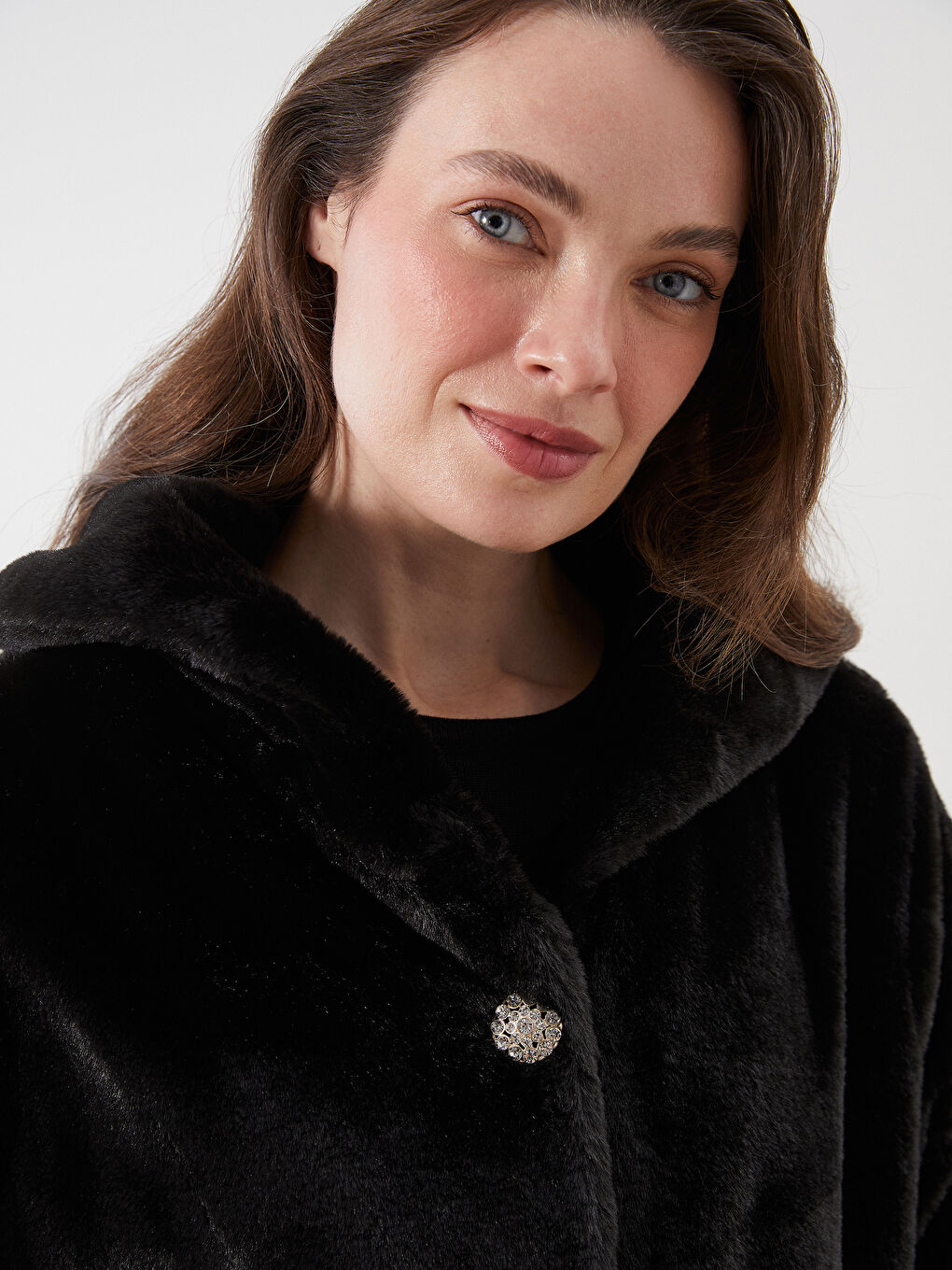 Жена Черно Палто-3