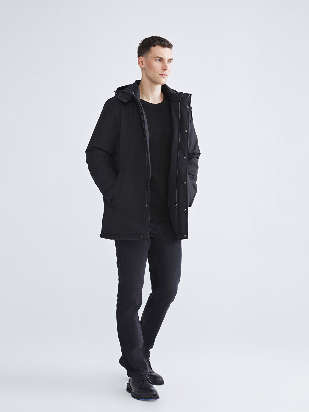 Siyah Standart Kalıp Kapüşonlu Erkek Mont-1