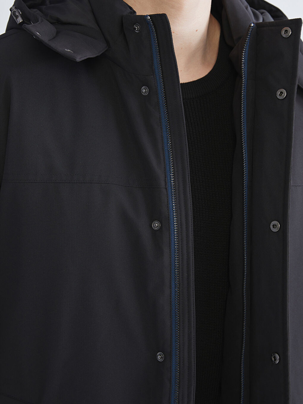 Siyah Standart Kalıp Kapüşonlu Erkek Mont-2