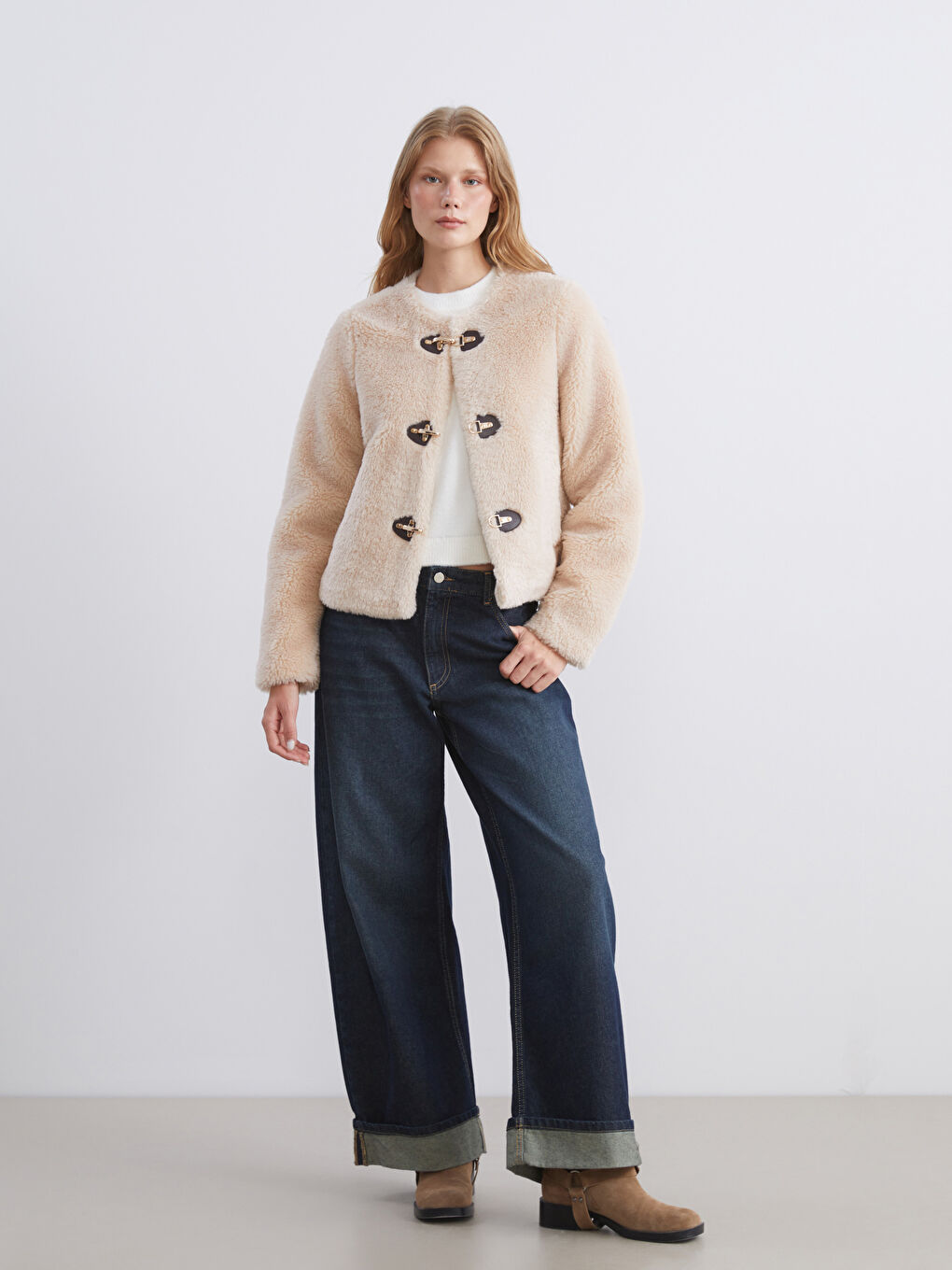 Ekru Bisiklet Yaka Kadın Pelüş Mont-1