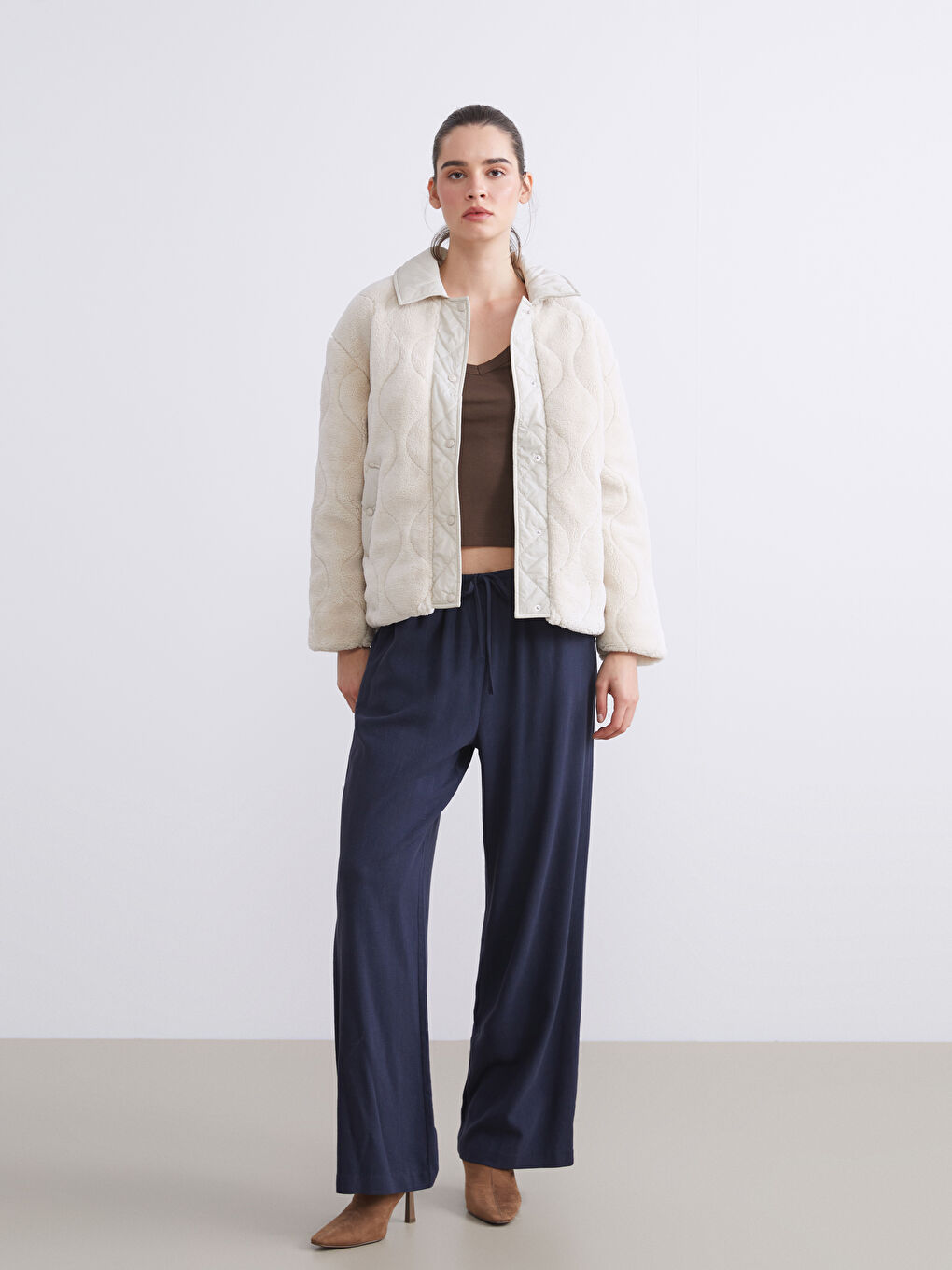 Ekru Gömlek Yaka Kadın Pelüş Mont-1