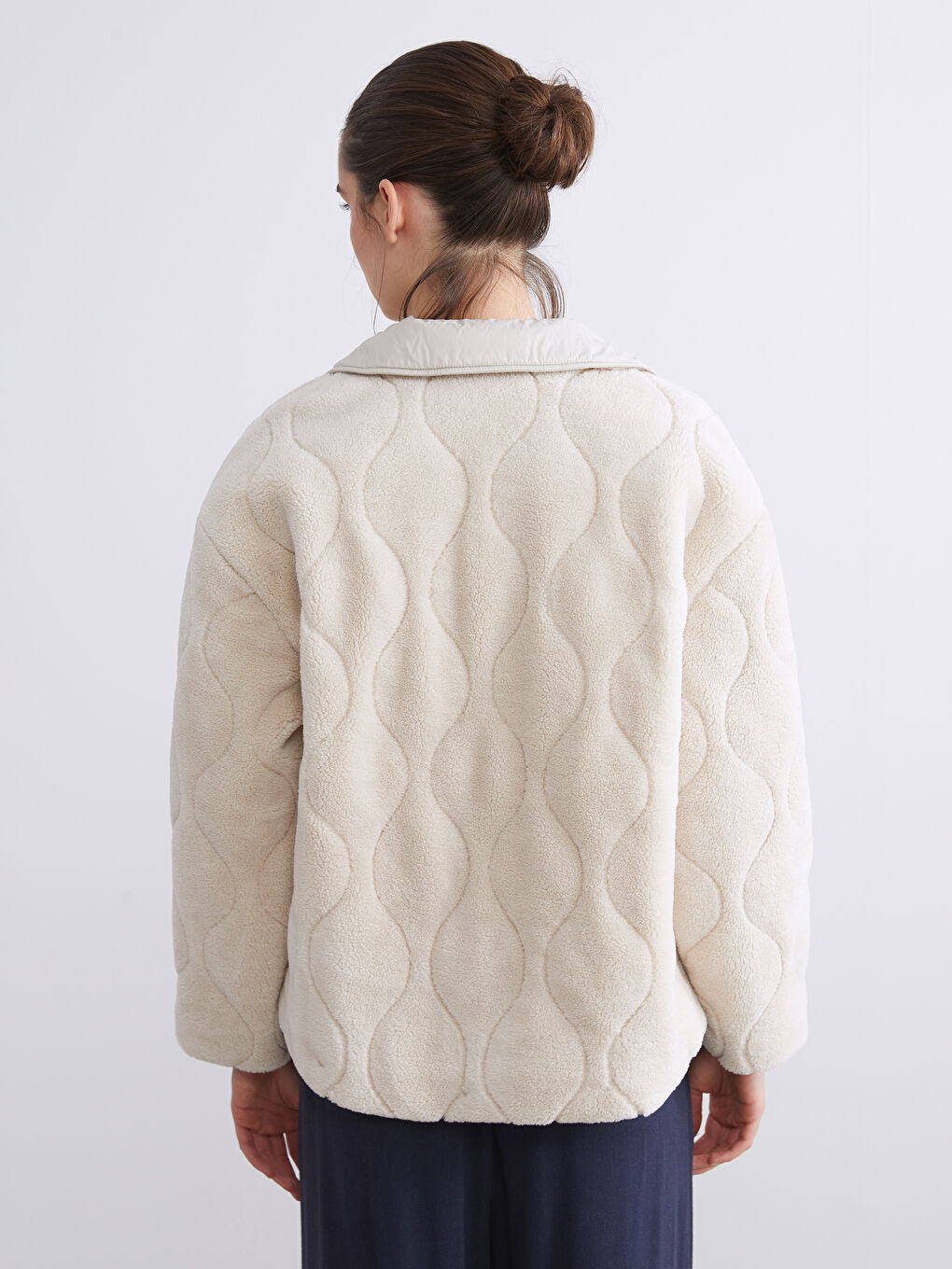 Ekru Gömlek Yaka Kadın Pelüş Mont-4