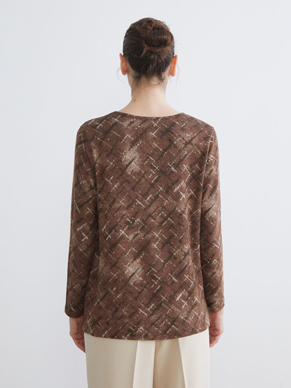 Bluza sa okruglim izrezom i uzorkom-3