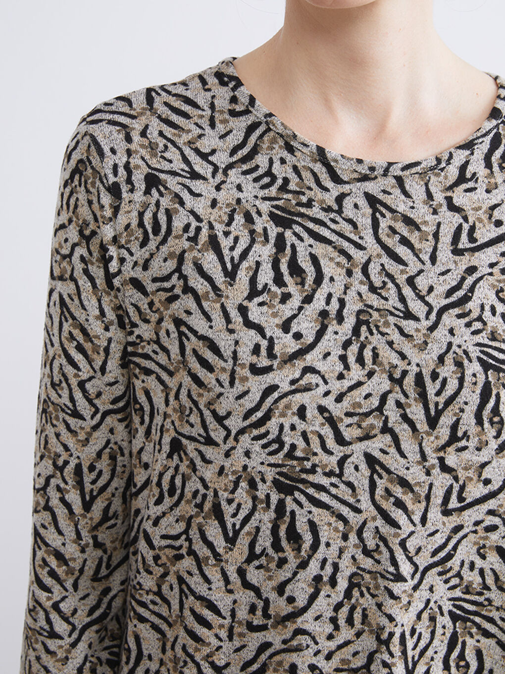 Crew Neck Patterned Blouse-2