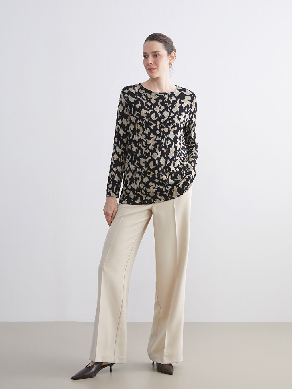 Bluza sa okruglim izrezom i uzorkom-1